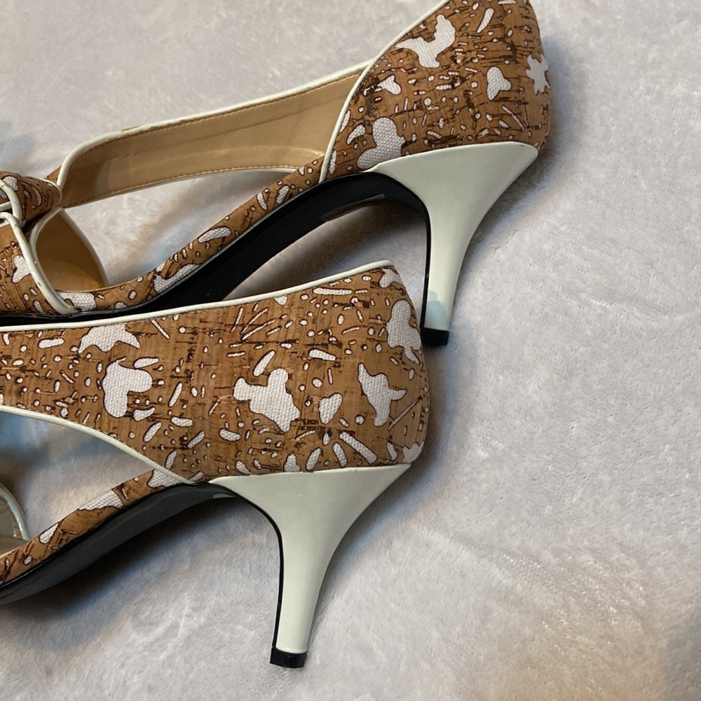 J Renee Tan and White Shoes Size 10 1/2M - Picture 9 of 12